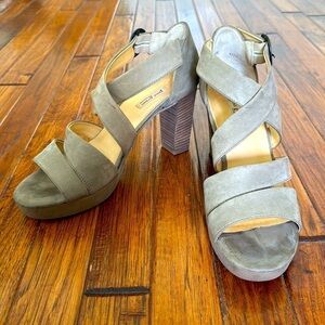 Paul Green Taylor Olive Sandal 3.5 inch Heel, size 9 US